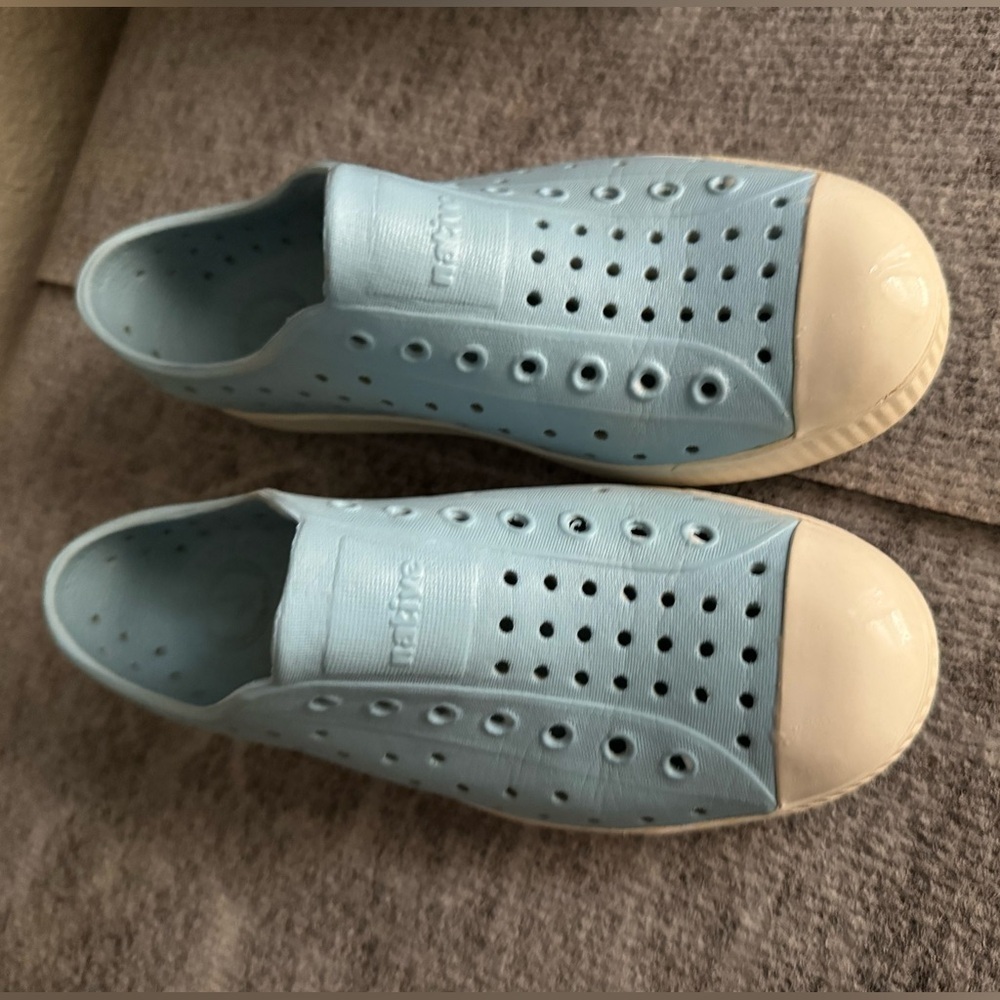Big Kids Native Shoes Jefferson Light Blue Sneakers Size 3